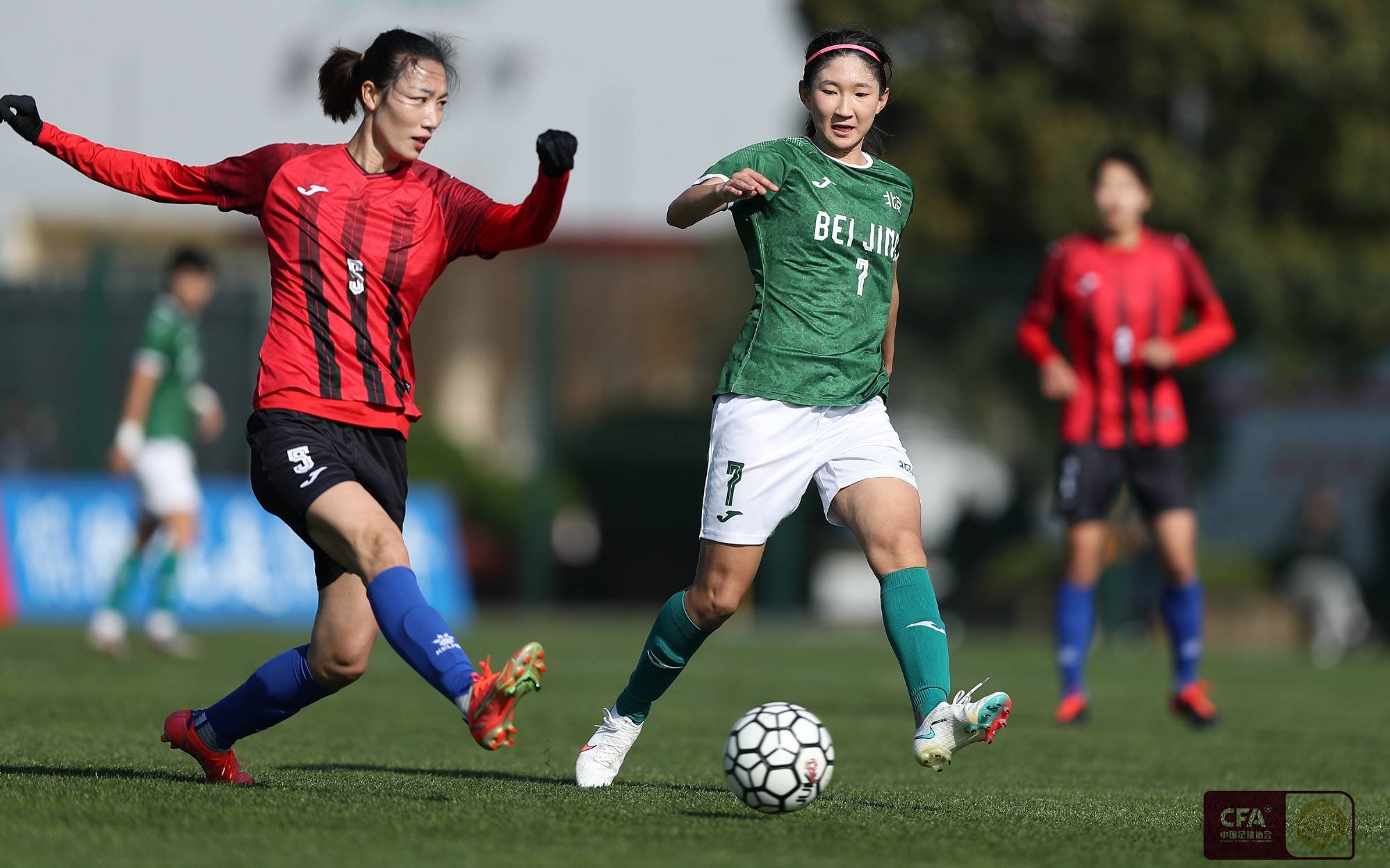 激烈角逐！国家队女子成员协力拼搏，握手言和