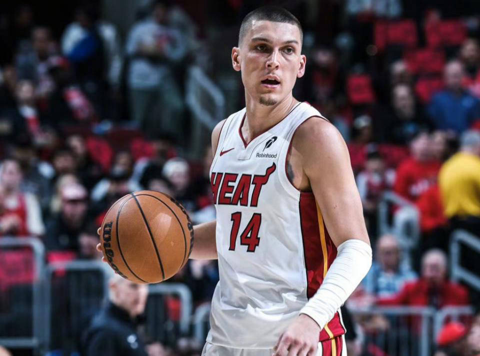 JackeyLove遭遇十连败，老鹰教练面临压力！